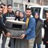 Üniversite öğrencileri araba lastiğinden kedi evi yaptı Üniversite öğrencileri araba lastiğinden kedi evi yaptı