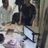 Çinli adam bankada cüzdanını çalan hırsızla karşılaştı