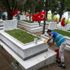 Şehitliklerin temizliği yükümlülerden