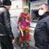 Taksim’de özçekim yaptırdığı turistleri para için tehdit eden palyaço gözaltına alındı Taksim’de özçekim yaptırdığı turistleri para için tehdit eden palyaço gözaltına alındı