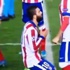 Arda Turan diz çöküp dua etti Arda Turan diz çöküp dua etti