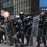 Hong Kong'da polis şiddetini artırdı! Protestoculara gerçek mermi ile müdahale Hong Kong'da polis şiddetini artırdı! Protestoculara gerçek mermi ile müdahale