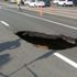 Dolmabahçe'de yol çöktü! Trafik kilitlendi
