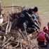 Giresun'da dereye uçan aracın kayıp sürücüsünün cansız bedeni bulundu Giresun'da dereye uçan aracın kayıp sürücüsünün cansız bedeni bulundu