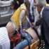 Kadıköy'de yürürken kalp krizi geçiren adam! Kadıköy'de yürürken kalp krizi geçiren adam!