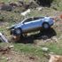 Uçuruma yuvarlanan otomobilden sağ çıktı Uçuruma yuvarlanan otomobilden sağ çıktı