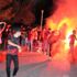 Galatasaray kafilesini karşılayan taraftarlar, sosyal ... Galatasaray kafilesini karşılayan taraftarlar, sosyal ...