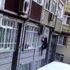 Fatih te evin penceresinden giren hırsız kamerada Fatih te evin penceresinden giren hırsız kamerada