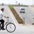 Okula gitmek için kilometrelerce pedal çeviriyor