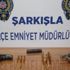 Durdurulan araçta silah ele geçirildi