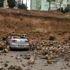 İstinat duvarı 4 aracın üzerine yıkıldı