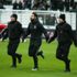 Olcay Şahan polislerle üçlü çektirdi