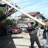 Mezun oldukları köy okulununda tadilat başlattılar Mezun oldukları köy okulununda tadilat başlattılar