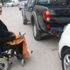 Engelli rampasına park etti, bedensel engelli yolda kaldı Engelli rampasına park etti, bedensel engelli yolda kaldı