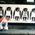 Kimliğini gizli tutan Banksy nin fotoğrafları yayımlandı