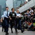 Hong Kong'daki gösterilere polis müdahale etti