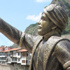 Selfie çeken şehzade heykeline ikinci saldırı Selfie çeken şehzade heykeline ikinci saldırı