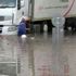 İstanbul'u sağanak vurdu, araçlar suya gömüldü
