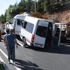 Minibüs trambüs direğine çarptı: 19 yaralı Minibüs trambüs direğine çarptı: 19 yaralı