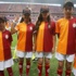 Hayalleri gerçek oldu: Somalı çocuklar Galatasaray-Inter maçında futbolcularla sahada