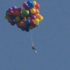 Sandalyesine 100 balon bağlayarak uçtu