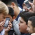 Merkel, telefonda Atatürk'ün fotoğrafını görünce sordu: Kim o? Merkel, telefonda Atatürk'ün fotoğrafını görünce sordu: Kim o?