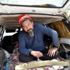 Hurda otomobilde yatıp kalkıyor