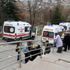 Freni boşalan kamyonet okulun bahçesine düştü: 3 yaralı Freni boşalan kamyonet okulun bahçesine düştü: 3 yaralı