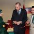 Cumhurbaşkanı Erdoğan bir çiftin nişan yüzüklerini taktı Cumhurbaşkanı Erdoğan bir çiftin nişan yüzüklerini taktı
