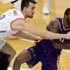 Geriden gelen Anadolu Efes seride öne geçti!