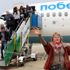 Rus turistler, havalimanında su takıyla karşılandı Rus turistler, havalimanında su takıyla karşılandı