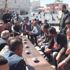 Belediyeyi AK Parti kazanınca tatlı dağıttı Belediyeyi AK Parti kazanınca tatlı dağıttı