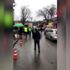 Kiev de polis cami girişinde kimlik kontrolü yaptı ...