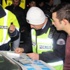 Yılın ilk cezası otomobilin camından sarkan yolcuya