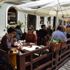 Polonya’da halk aylar sonra yeniden açılan restoranların keyfini çıkardı