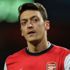 Mesut Özil, asistan hocası Steve Bould'a su şişesi fırlattı Mesut Özil, asistan hocası Steve Bould'a su şişesi fırlattı