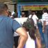 Hindistan'da 80 yaşındaki esnafın ağladığı video viral oldu, tezgahının önünde uzun kuyruklar oluştu Hindistan'da 80 yaşındaki esnafın ağladığı video viral oldu, tezgahının önünde uzun kuyruklar oluştu