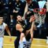 Kerr'den tarihe geçen 300. galibiyet Kerr'den tarihe geçen 300. galibiyet