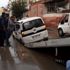 Antalya’da yol çöktü: 2 araç mahsur kaldı
